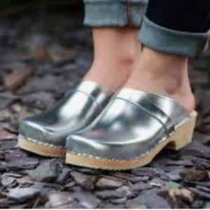 Lotta's Clogs silver. Sweden Classic Silver Leather by Lotta from Stockholm